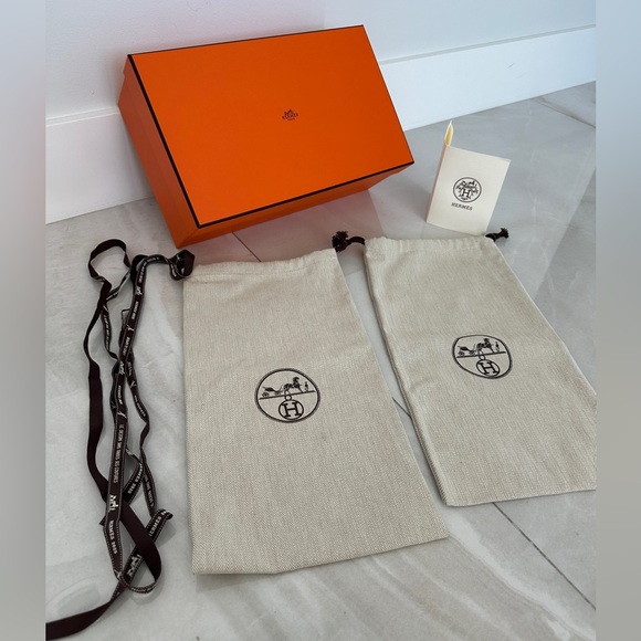 Gorgeous Hermes Box with 2 Dust Bags, Extra Long Ribbon and Receipt Holder - Picture 1 of 11